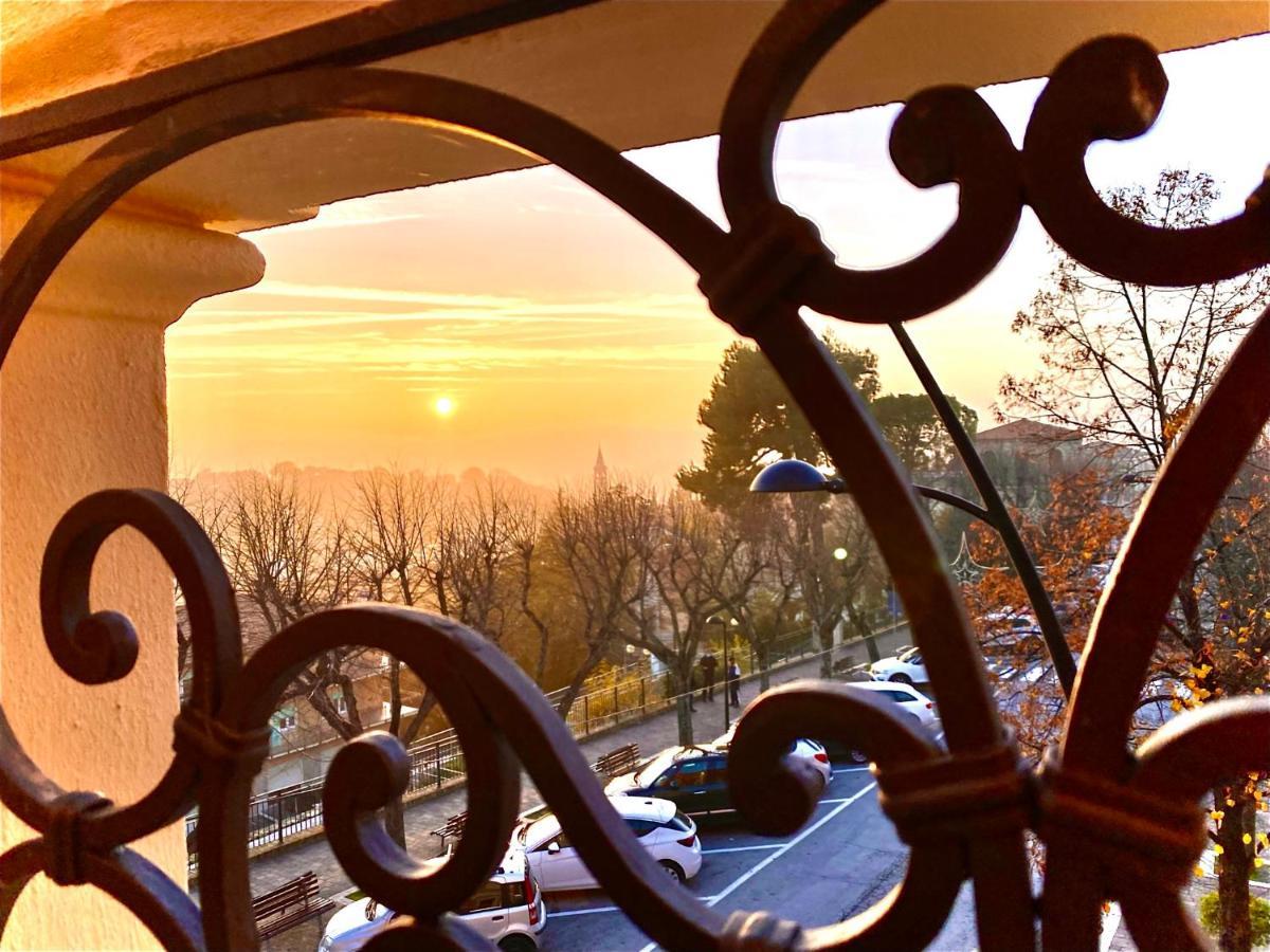 B&B Terrazza Sul Borgo Mogliano Ngoại thất bức ảnh